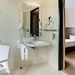 Spark By Hilton Centre Hotel