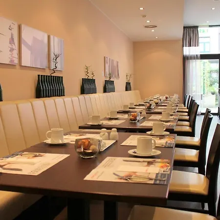 מלון Intercityhotel 4*