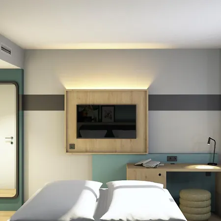 Spark By Hilton Centre Отель 4*