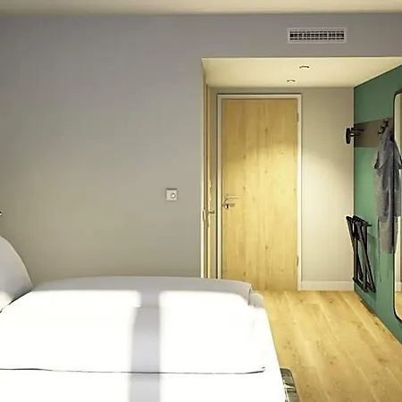 Spark By Hilton Centre 4*
