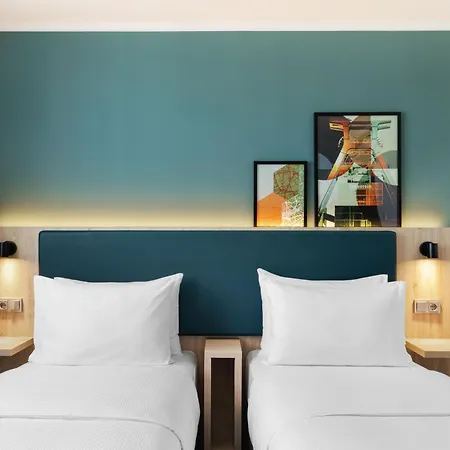 Otel Spark By Hilton Centre 4*