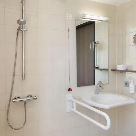 Spark By Hilton Centre Otel 4*