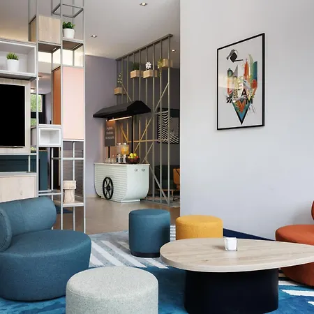 Otel Spark By Hilton Centre 4*
