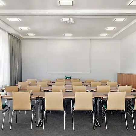 ホテル Spark by Hilton Essen City Centre 3*