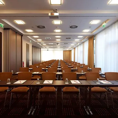 Intercityhotel فندق 4*