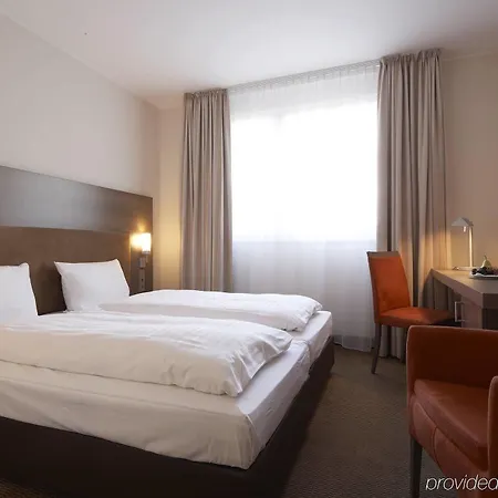 מלון Intercityhotel 4*