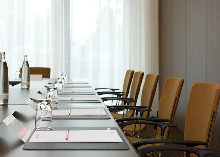 Отель Spark By Hilton Centre