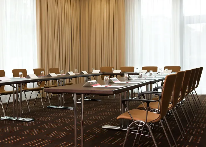 Отель Spark By Hilton Centre