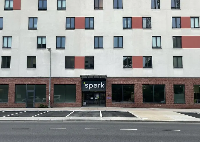 Spark By Hilton Centre 호텔 에센