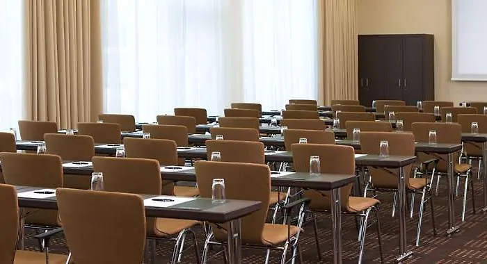 Spark By Hilton Centre Отель