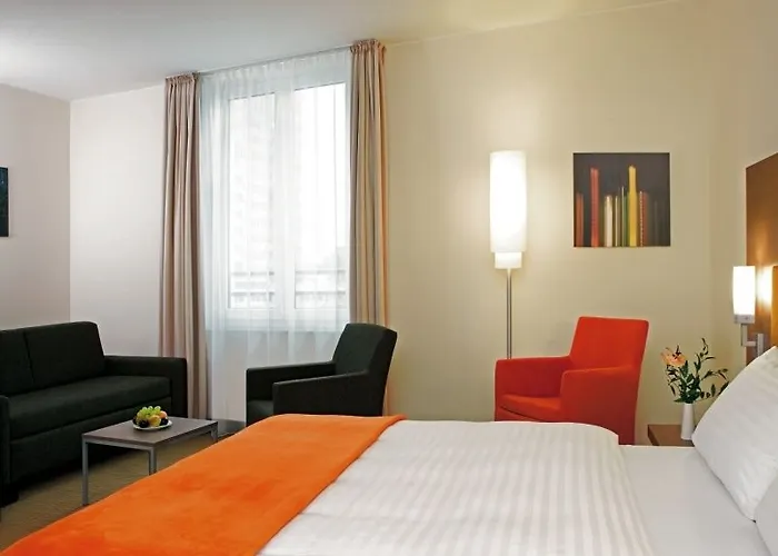 Отель Spark By Hilton Centre 4*