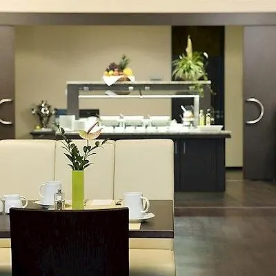 Spark By Hilton Centre 4* 에센