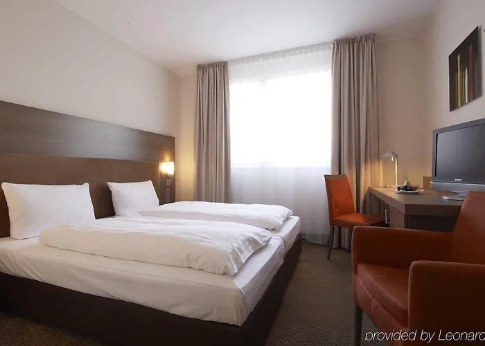 Отель Spark By Hilton Centre 4*